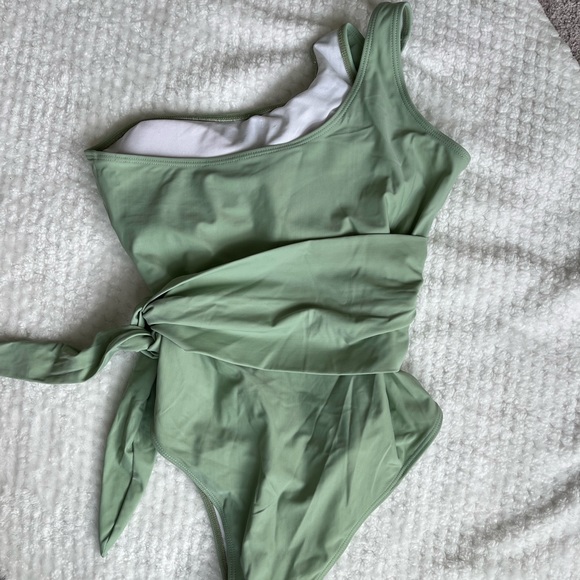 Sage green one-shoulder swimsuit - Picture 4 of 6